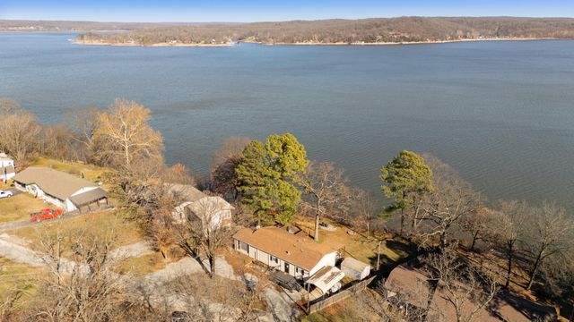 24721 S 613 Road, Grove, OK 74344