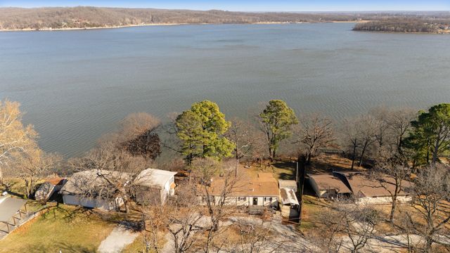 24721 S 613 Road, Grove, OK 74344