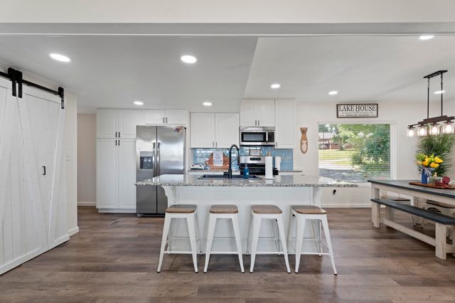 24721 S 613 Road, Grove, OK 74344