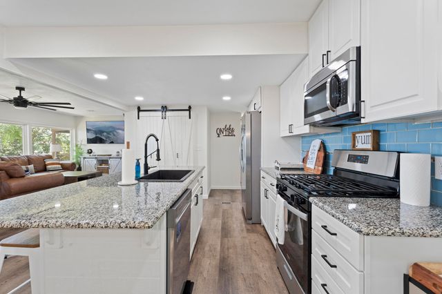 24721 S 613 Road, Grove, OK 74344