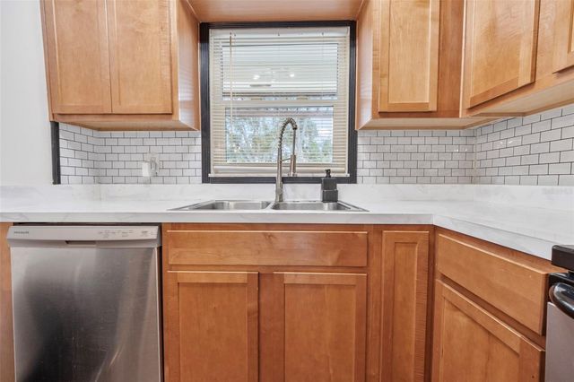 15204 MONET DRIVE, Tampa, FL 33613