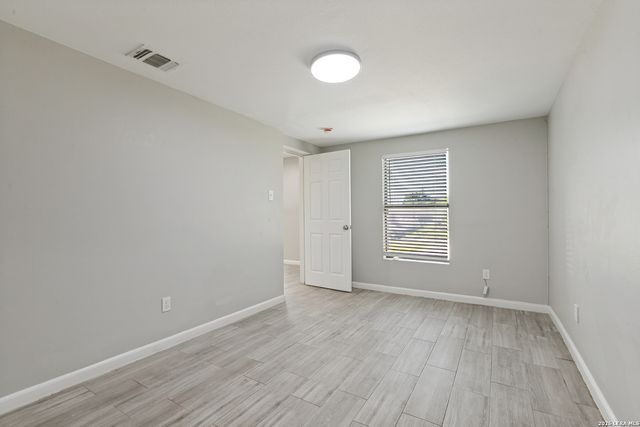 211 BEVERLY DR, San Antonio, TX 78228