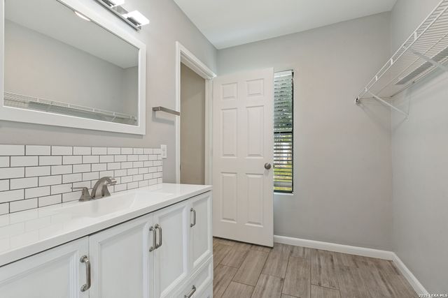 211 BEVERLY DR, San Antonio, TX 78228