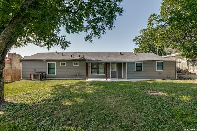 211 BEVERLY DR, San Antonio, TX 78228