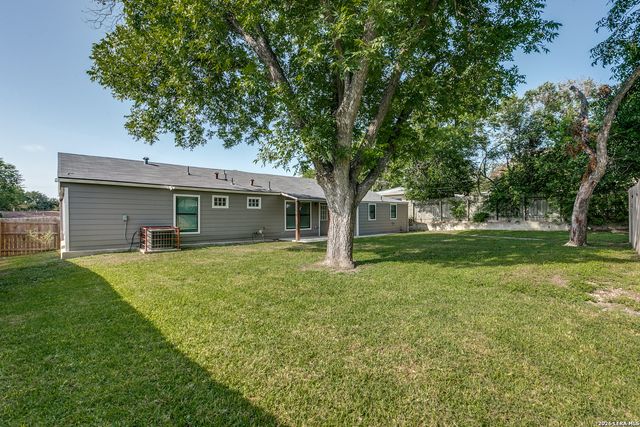 211 BEVERLY DR, San Antonio, TX 78228