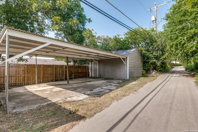 211 BEVERLY DR, San Antonio, TX 78228
