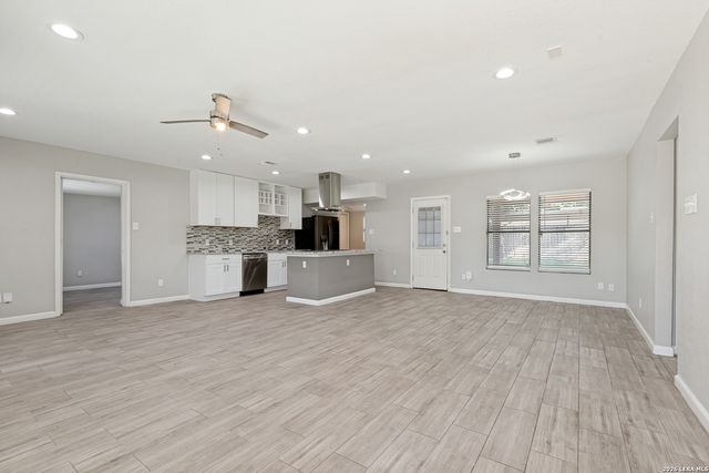 211 BEVERLY DR, San Antonio, TX 78228