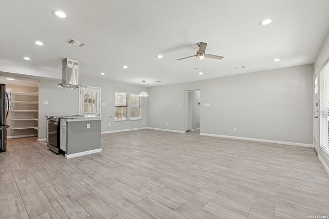 211 BEVERLY DR, San Antonio, TX 78228