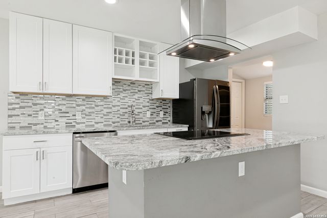 211 BEVERLY DR, San Antonio, TX 78228