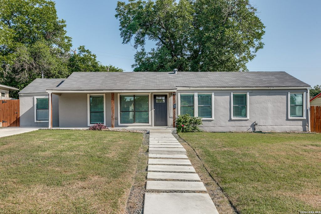 211 BEVERLY DR, San Antonio, TX 78228