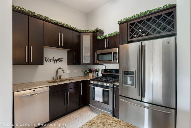 1316 McDowell Road 203, Naperville, IL 60563