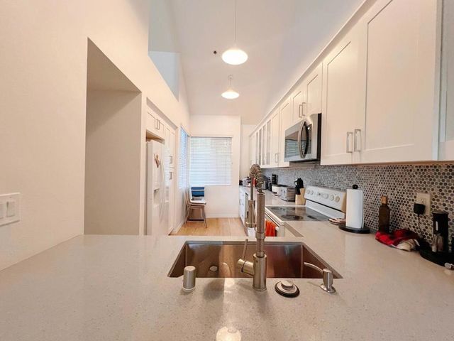 20371 Bluffside Circle B404, Huntington Beach, CA 92646