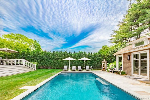 33 Hildreth Street, Southampton, NY 11968