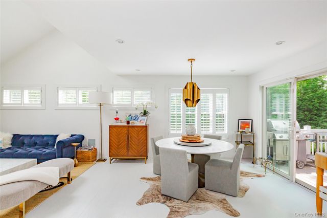 33 Hildreth Street, Southampton, NY 11968