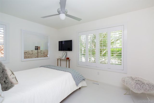 33 Hildreth Street, Southampton, NY 11968