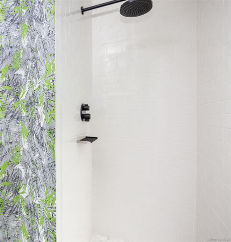 33 Hildreth Street, Southampton, NY 11968