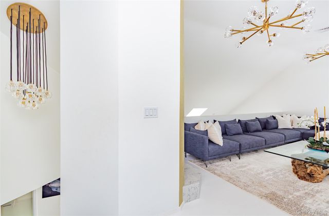 33 Hildreth Street, Southampton, NY 11968