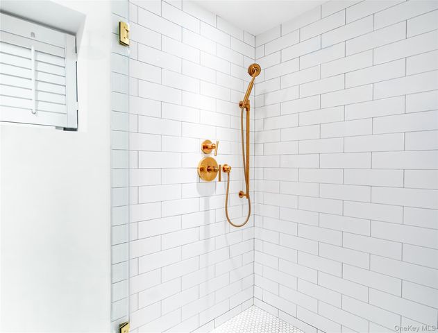 33 Hildreth Street, Southampton, NY 11968