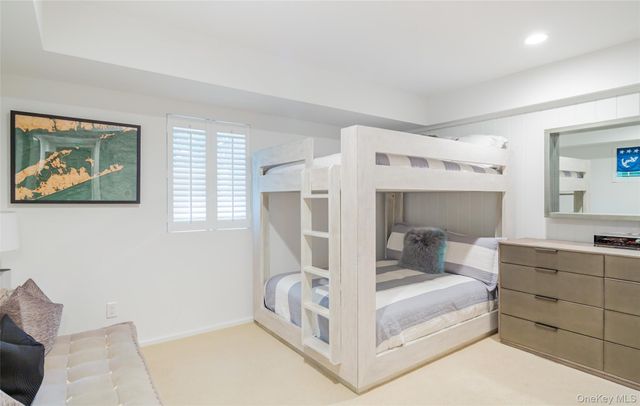 33 Hildreth Street, Southampton, NY 11968