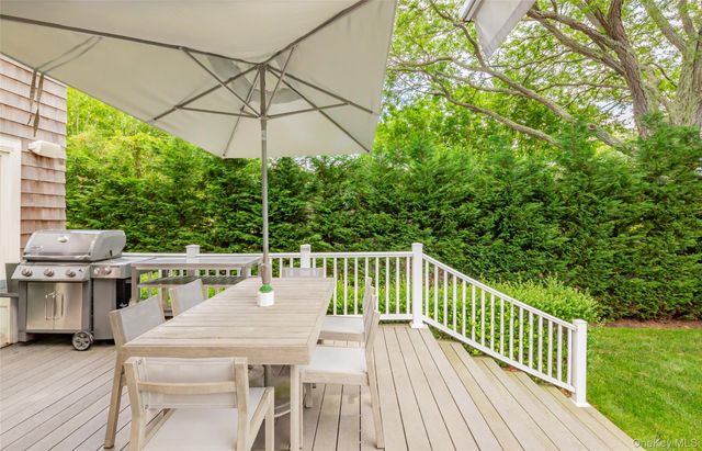 33 Hildreth Street, Southampton, NY 11968