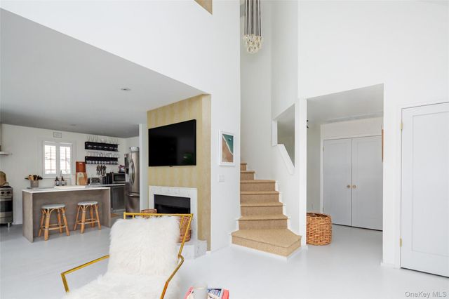 33 Hildreth Street, Southampton, NY 11968