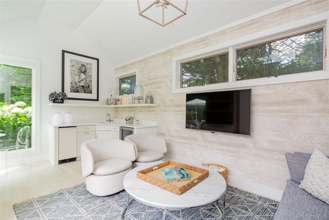 33 Hildreth Street, Southampton, NY 11968