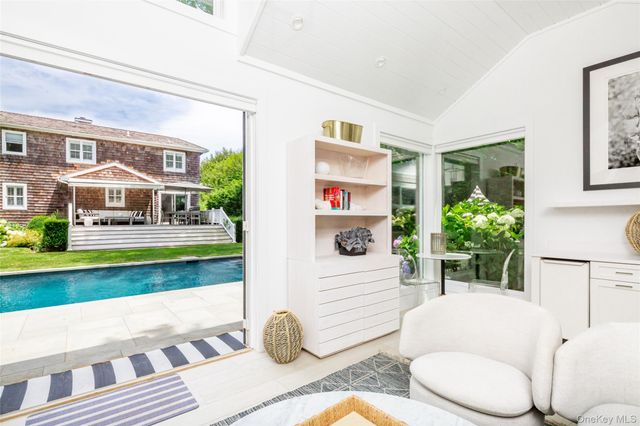 33 Hildreth Street, Southampton, NY 11968