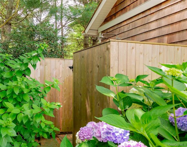 33 Hildreth Street, Southampton, NY 11968