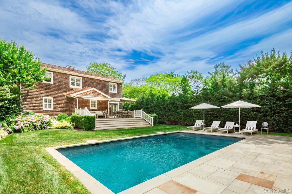 33 Hildreth Street, Southampton, NY 11968