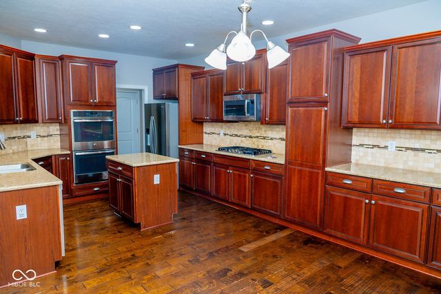 6677 W May Apple Drive, Mccordsville, IN 46055