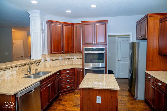 6677 W May Apple Drive, Mccordsville, IN 46055