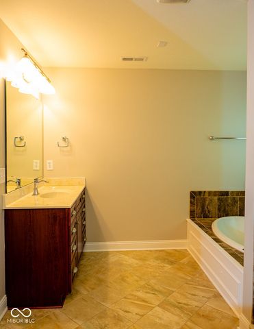 6677 W May Apple Drive, Mccordsville, IN 46055