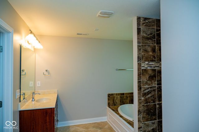 6677 W May Apple Drive, Mccordsville, IN 46055