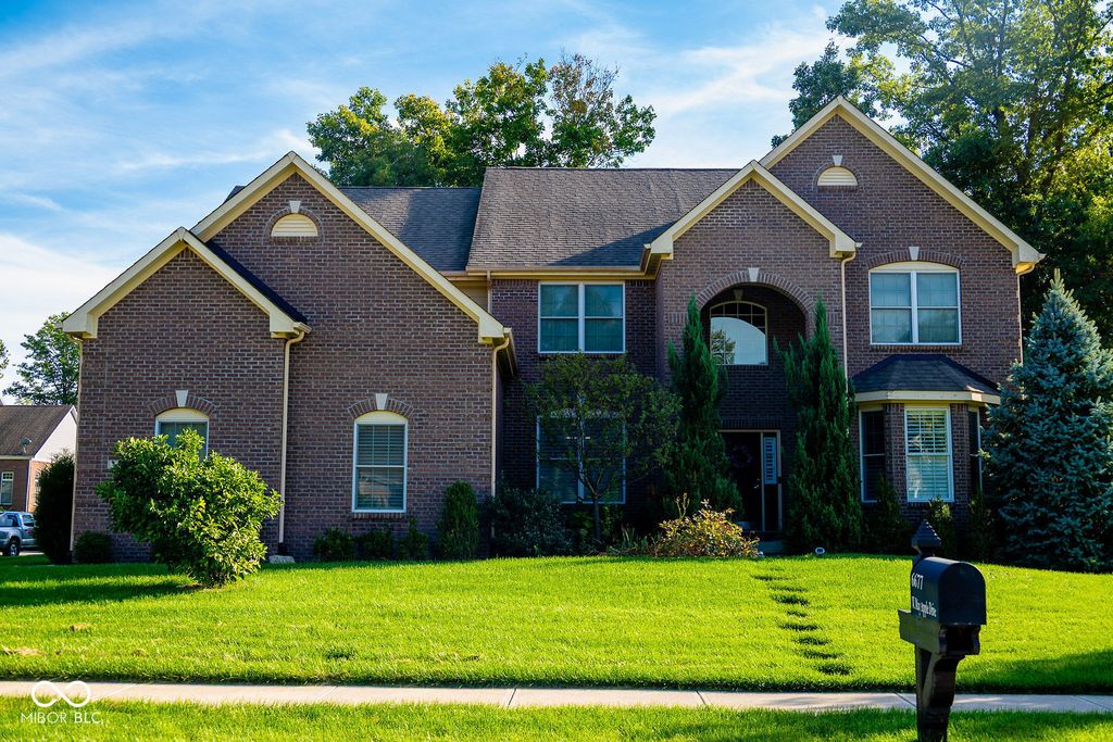 6677 W May Apple Drive, Mccordsville, IN 46055