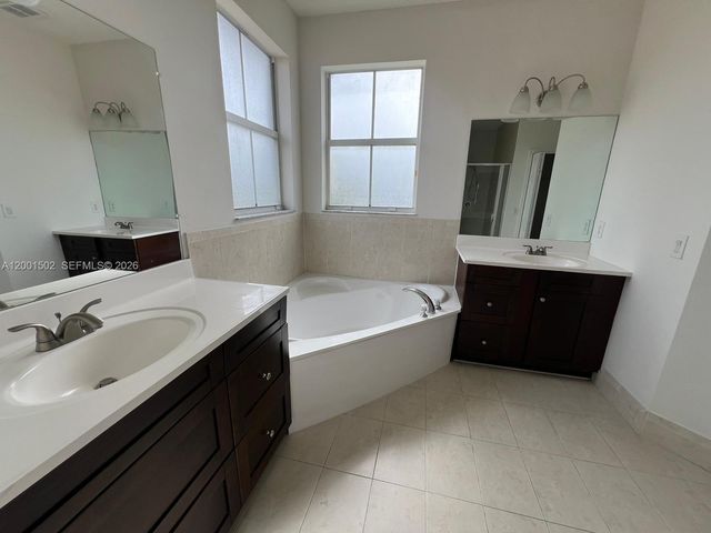 16568 SW 54th St, Miami, FL 33185