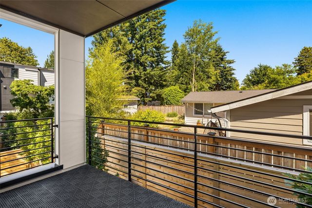 18002 A 10th Avenue NE, Shoreline, WA 98155