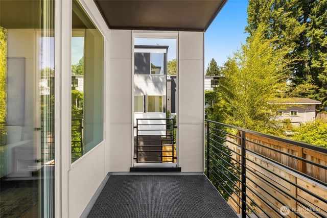 18002 A 10th Avenue NE, Shoreline, WA 98155