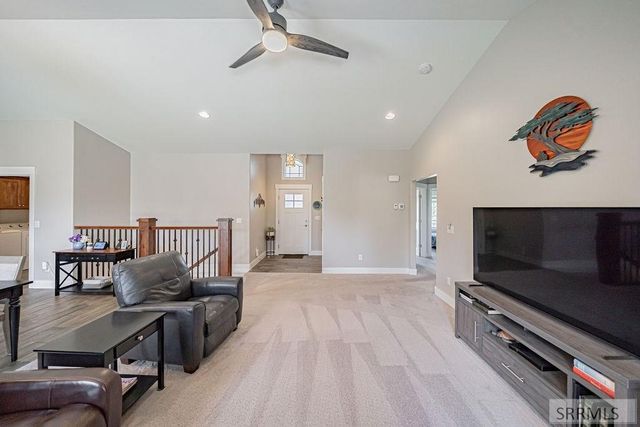 1043 Diamond Drive, Ammon, ID 83406