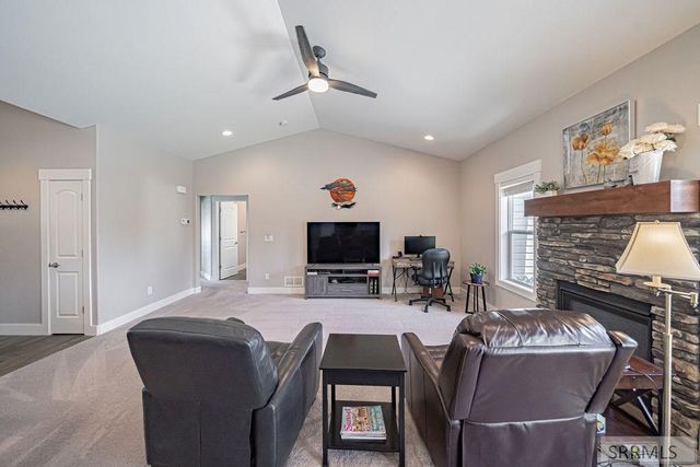 1043 Diamond Drive, Ammon, ID 83406