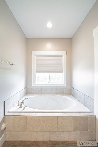 1043 Diamond Drive, Ammon, ID 83406