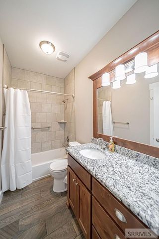 1043 Diamond Drive, Ammon, ID 83406