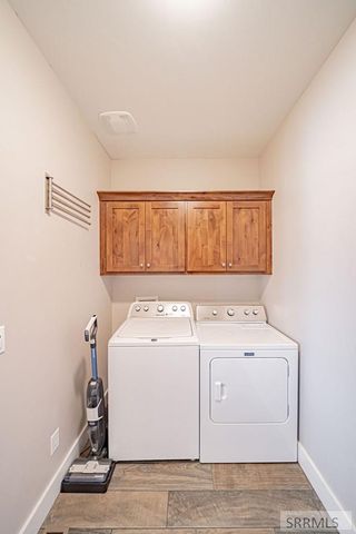 1043 Diamond Drive, Ammon, ID 83406