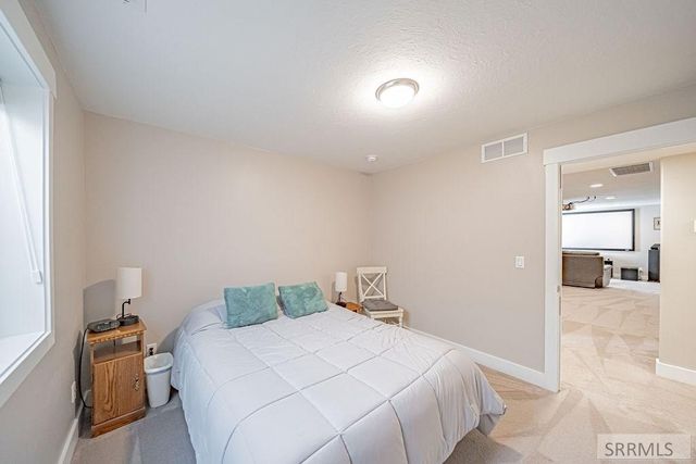 1043 Diamond Drive, Ammon, ID 83406