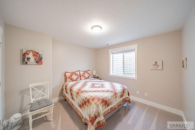 1043 Diamond Drive, Ammon, ID 83406