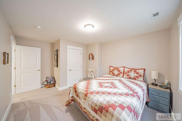 1043 Diamond Drive, Ammon, ID 83406