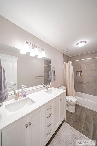 1043 Diamond Drive, Ammon, ID 83406