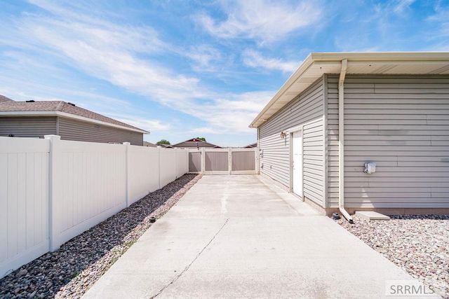 1043 Diamond Drive, Ammon, ID 83406