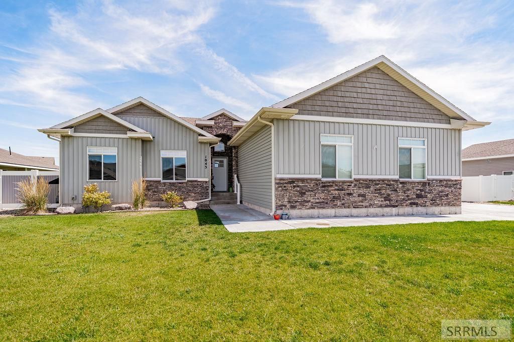 1043 Diamond Drive, Ammon, ID 83406