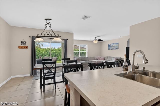 3425 Cancun CT, Cape Coral, FL 33909