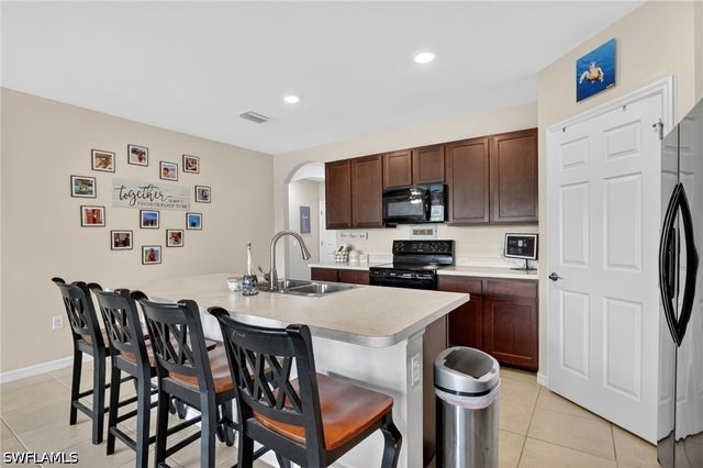 3425 Cancun CT, Cape Coral, FL 33909